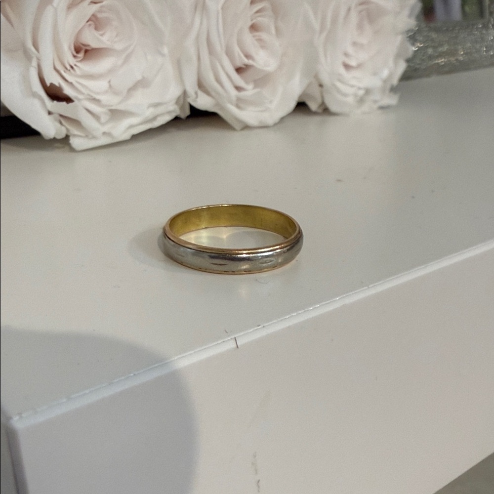 10 k vintage white gold and yellow gold wedding band - Picture 2 of 4